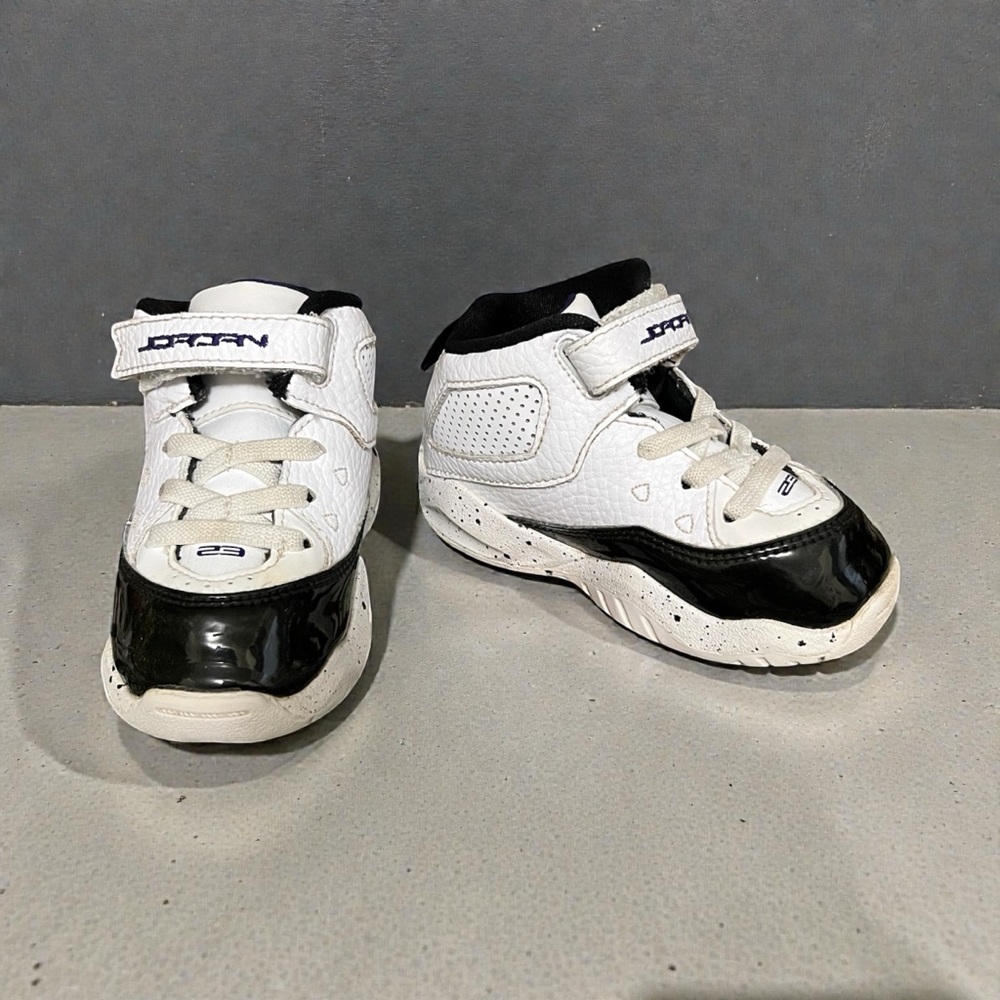 Air Jordan B’ loyal sneakers